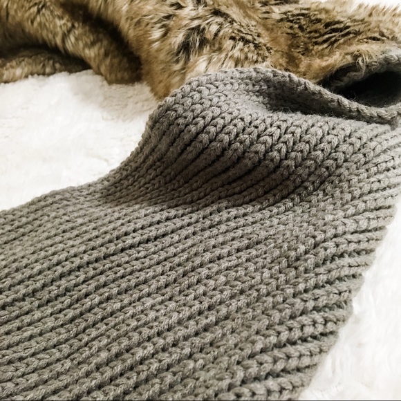 Banana Republic Knit Faux Fur Scarf Wrap - Picture 3 of 9